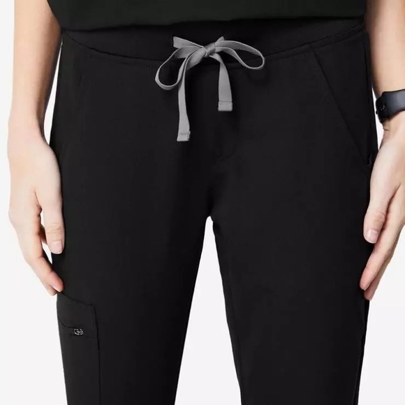 New sets of nursing scrubs with jogger pants - Picture 5 of 7